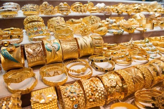 दुबई का सोना बाजार, सोने का कंगन, सोना, आभूषण, निवेश सोना