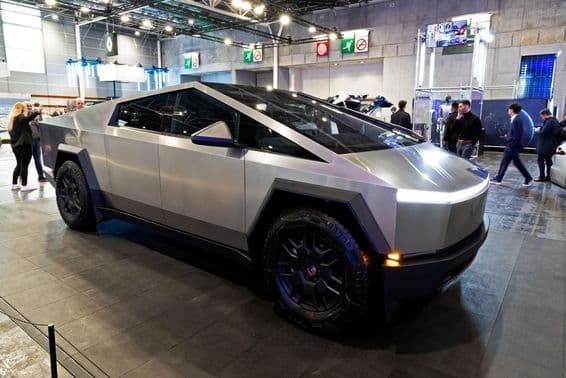 टेस्ला साइबरट्रक।