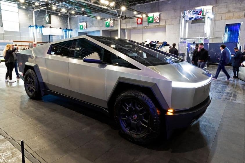 टेस्ला साइबरट्रक।