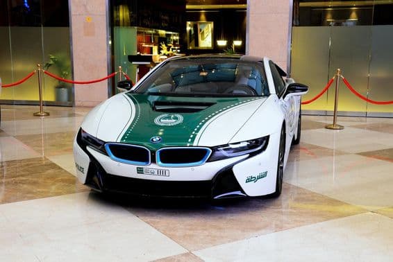दुबई में BMW पुलिस कार।