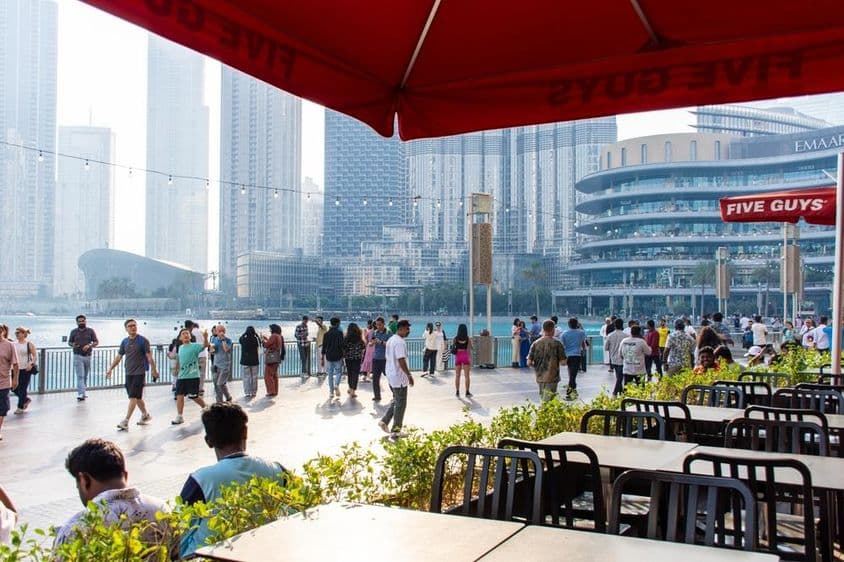 फाइव गाईज दुबई, टैरेस से दृश्य।