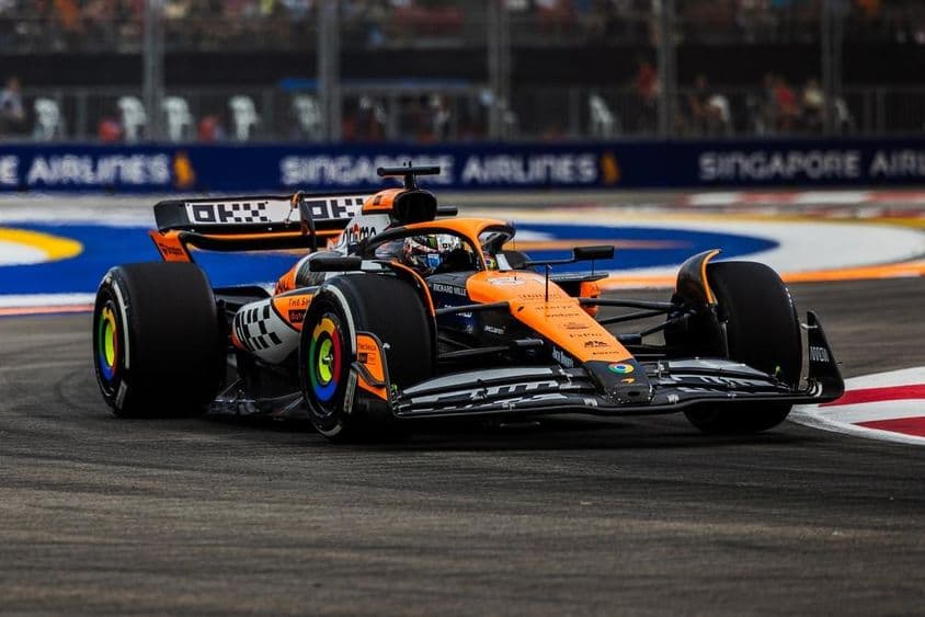 मैकलेरन फॉर्मूला 1 रेसिंग कार।