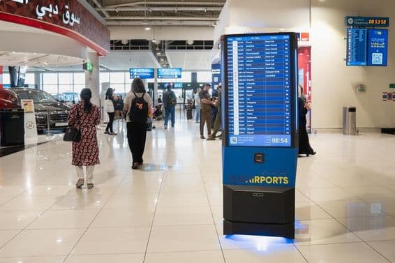 दुबई हवाई अड्डे का आंतरिक दृश्य।