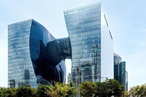 बिज़नेस बे में ओपस टॉवर।