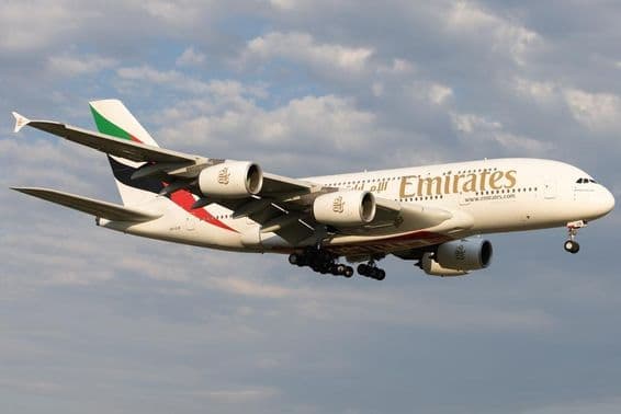 एमिरेट्स एयरबस A380-861 विमान।