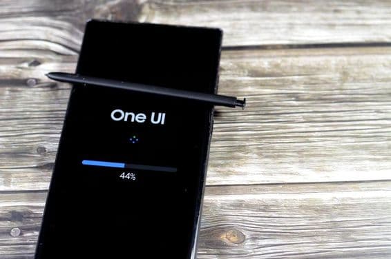 सैमसंग के फ्लैगशिप स्मार्टफोन, गैलेक्सी AI वन यूआई अपडेट।