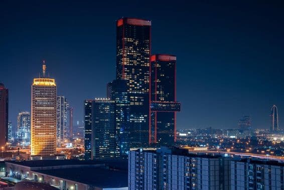 वन ज़ा'अबील, जो गिनीज़ वर्ल्ड रिकॉर्ड्स के अनुसार दुनिया की सबसे लंबी कांति वाली इमारत है।