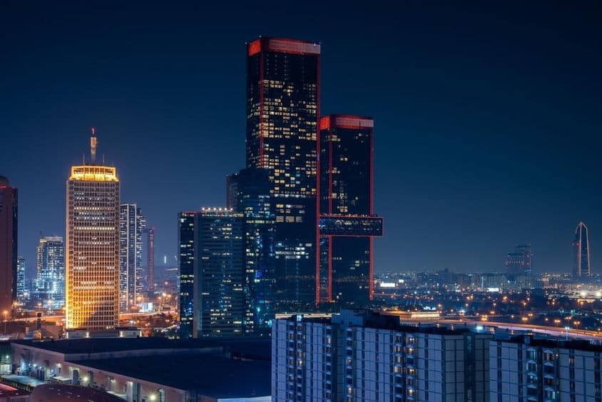 वन ज़ा'अबील, जो गिनीज़ वर्ल्ड रिकॉर्ड्स के अनुसार दुनिया की सबसे लंबी कांति वाली इमारत है।