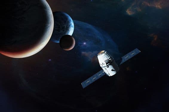 गहन अंतरिक्ष में ग्रहों के निकट उपग्रह।