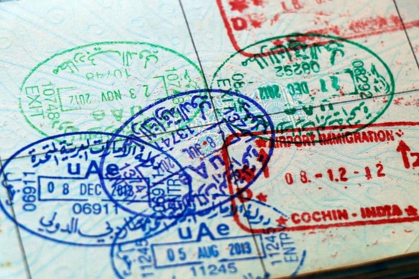 यूएई वीज़ा स्टैम्पिंग, संयुक्त अरब अमीरात और भारतीय आधिकारिक स्टैम्प्स।