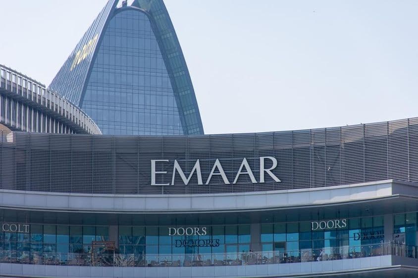 एमार प्रॉपर्टीज, संयुक्त अरब अमीरात की प्रसिद्ध रियल एस्टेट कंपनी का लोगो।