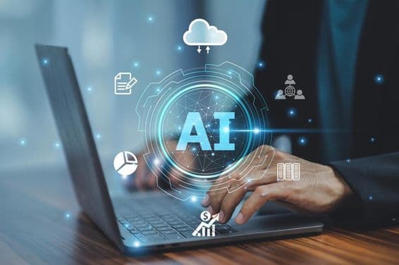 कृत्रिम बुद्धिमत्ता प्रौद्योगिकी का उपयोग करता व्यवसायी।