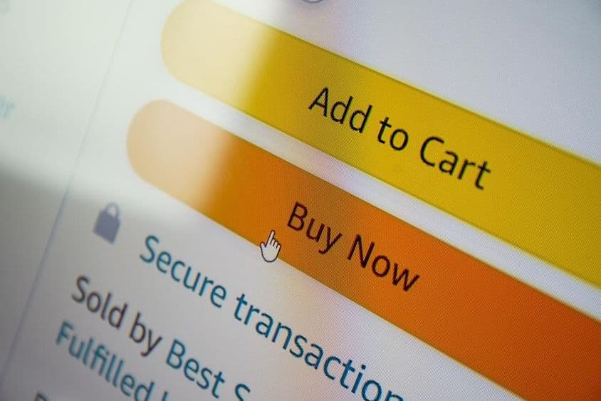 अमेज़न पर ऑनलाइन उत्पाद खरीदारी।