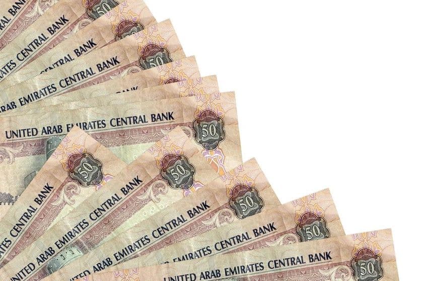 ५० यूएई दिरहम का एक बंडल।