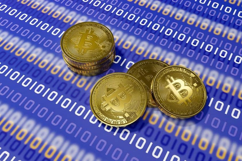 नीले पृष्ठभूमि पर बाइनरी कोड के साथ बिटकॉइन।