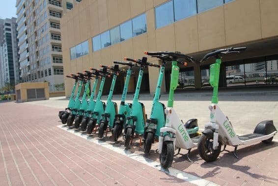 दुबई में आरटीए ई-स्कूटर रेंटल।