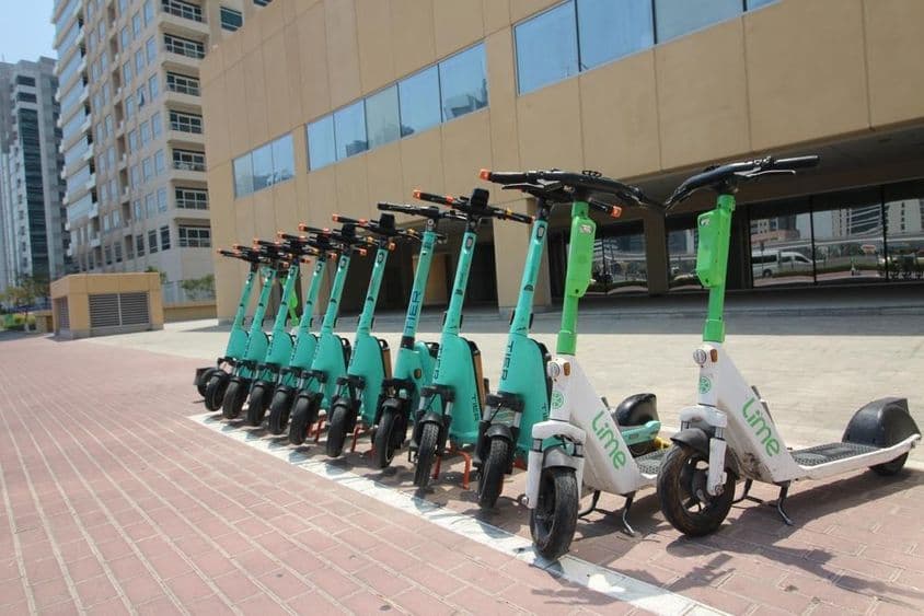 दुबई में आरटीए ई-स्कूटर रेंटल।