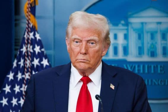 व्हाइट हाउस प्रेस कॉन्फ्रेंस में भाषण देते राष्ट्रपति डोनाल्ड ट्रम्प।