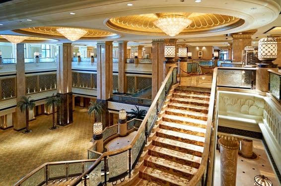 अबू धाबी: एमिरेट्स पैलेस लग्जरी होटल।