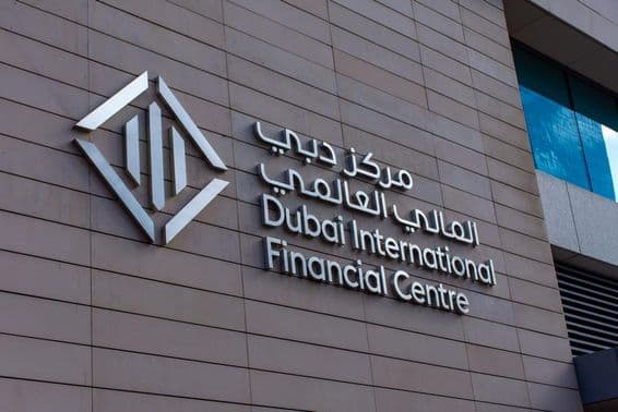 दुबई इंटरनेशनल फाइनेंशियल सेंटर (DIFC) का चिन्ह और चिह्न।