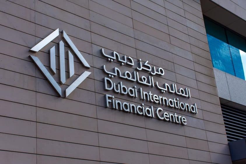दुबई इंटरनेशनल फाइनेंशियल सेंटर (DIFC) का चिन्ह और चिह्न।