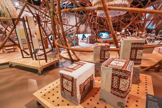 एक संग्रहालय सेटिंग में यूएई की सांस्कृतिक धरोहर की खोज।