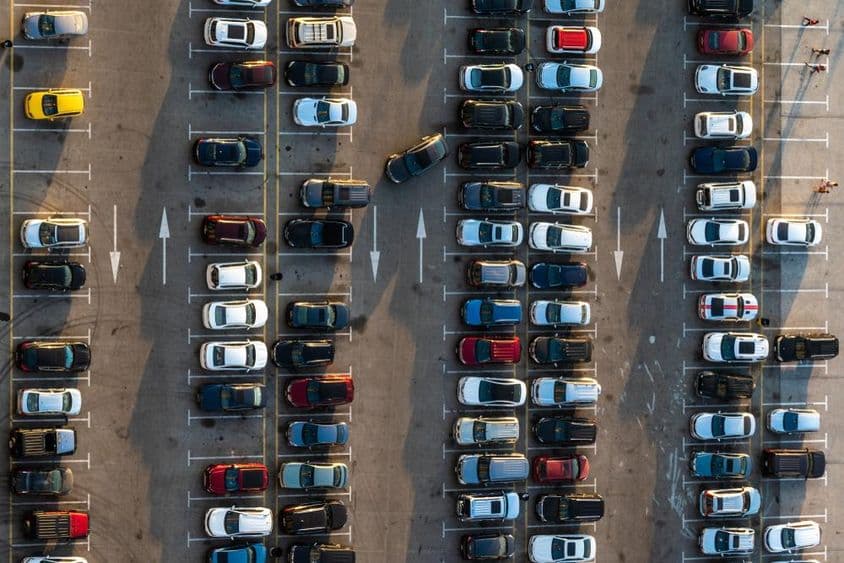ऊपर से दुबई सार्वजनिक पार्किंग