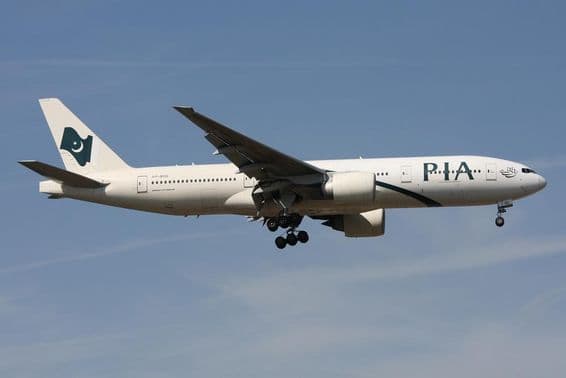PIA पाकिस्तान इंटरनेशनल एयरलाइंस बोइंग 777-200 के साथ रजिस्ट्रेशन AP-BGL।