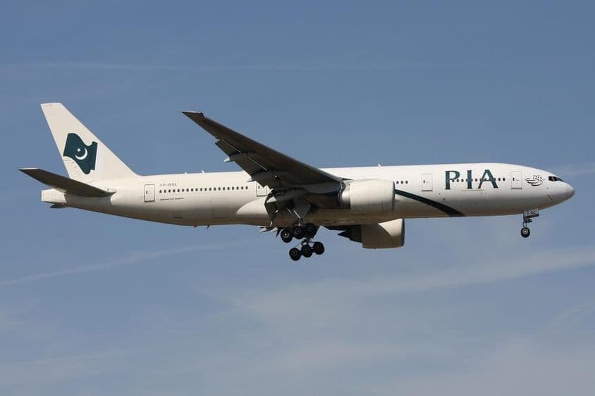 PIA पाकिस्तान इंटरनेशनल एयरलाइंस बोइंग 777-200 के साथ रजिस्ट्रेशन AP-BGL।