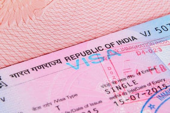 पासपोर्ट में भारतीय पर्यटक वीजा।