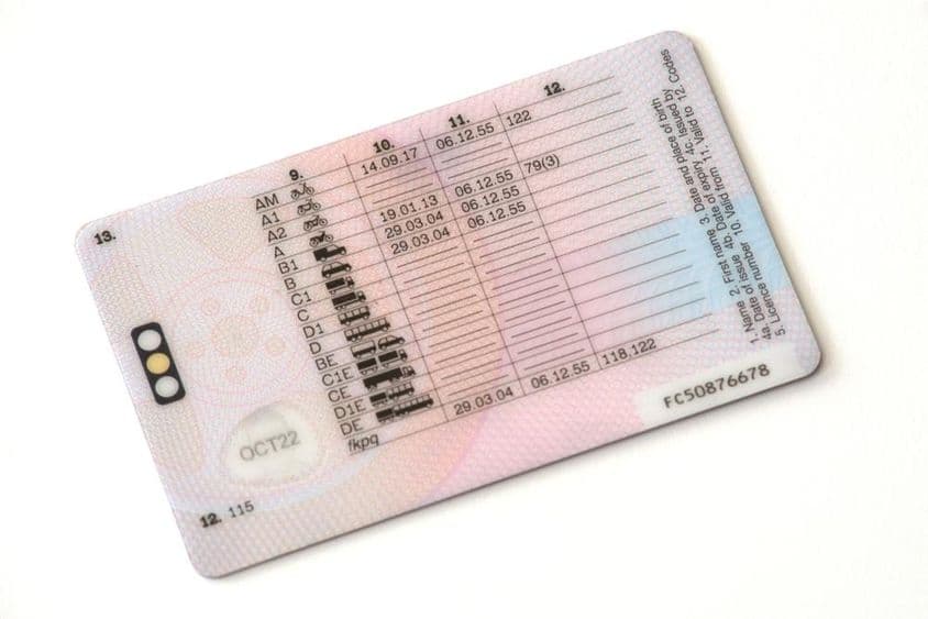 ड्राइविंग लाइसेंस की पिछली ओर।