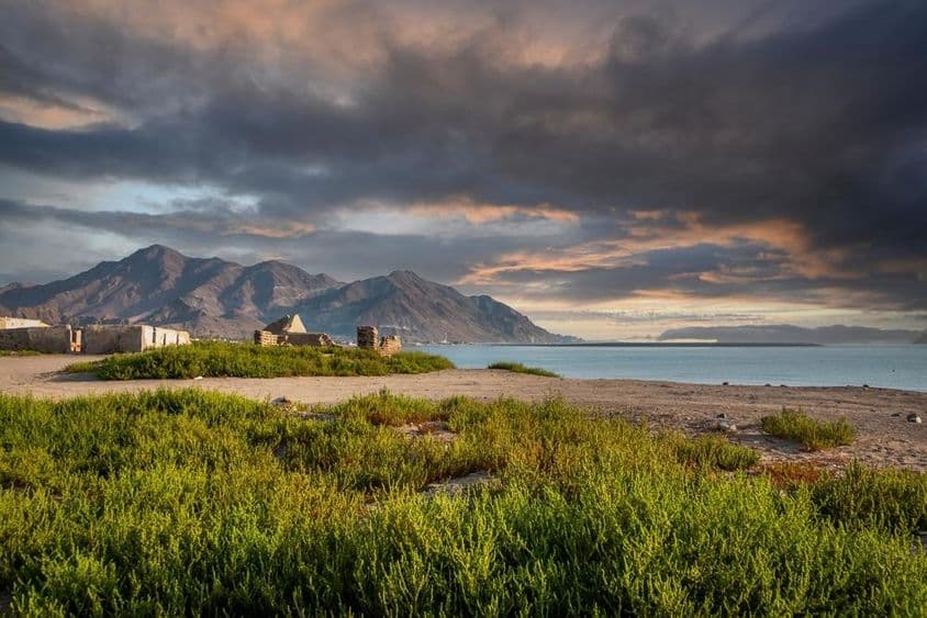 फुजैराह का सुन्दर तटीय दृश्य।