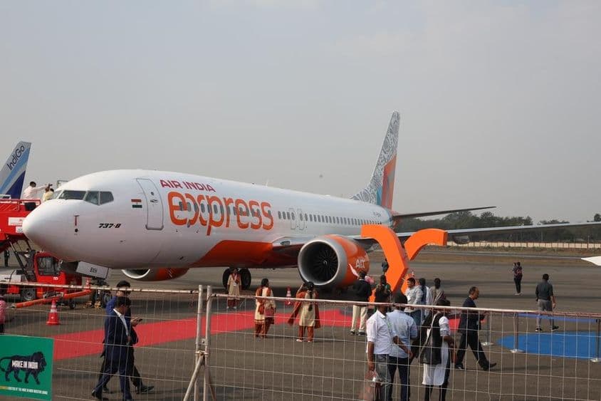 Wings India प्रदर्शनी में प्रदर्शित एयर इंडिया एक्सप्रेस विमान।
