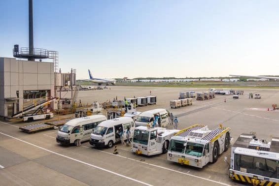 विमान ग्राउंड सेवा वाहन।