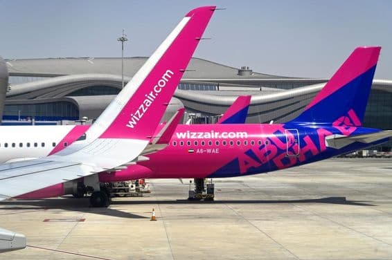ज़ायेद अंतर्राष्ट्रीय हवाईअड्डे पर Wizz Air एयरलाइन के एयरबस A321