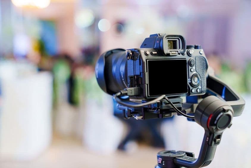 एक पेशेवर कैमरा।