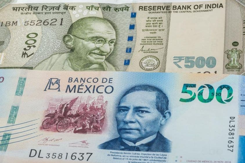 500 भारतीय रुपया और 500 मैक्सिकन पेसो के बिल।