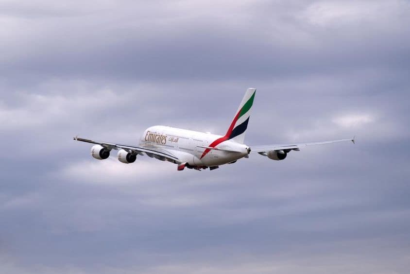 एमिरेट्स एयरबस A380-861, रजिस्ट्रेशन A6-EEY, यात्री विमान।