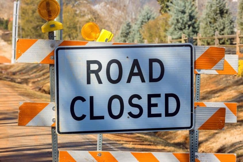 सड़क बंद संकेत।