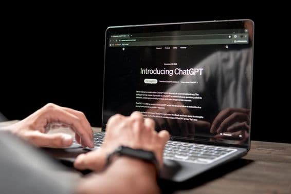 चैट जीपीटी कृत्रिम बुद्धिमत्ता वेबसाइट का क्लोज़-अप दृश्य।