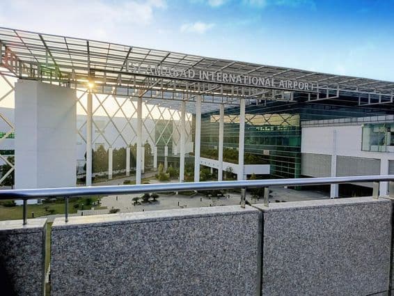 पाकिस्तान के इस्लामाबाद अंतर्राष्ट्रीय हवाई अड्डे।