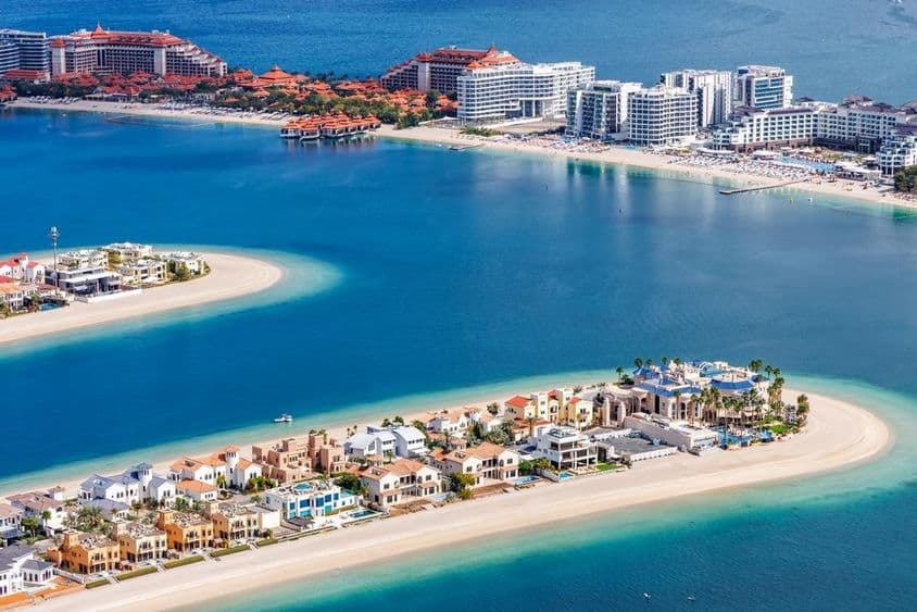 पाम जुमेराह के कृत्रिम द्वीप पर दुबई के लक्जरी विला