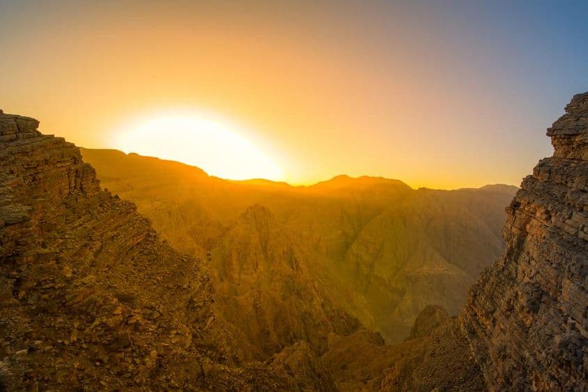 रस अल खैमाह, संयुक्त अरब अमीरात का सूर्योदय का दृश्य।