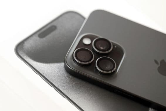 एप्पल आईफोन 15 प्रो मैक्स स्मार्टफोन।