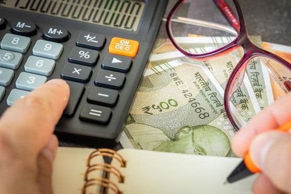 भारतीय रुपये में वित्तीय गणना।