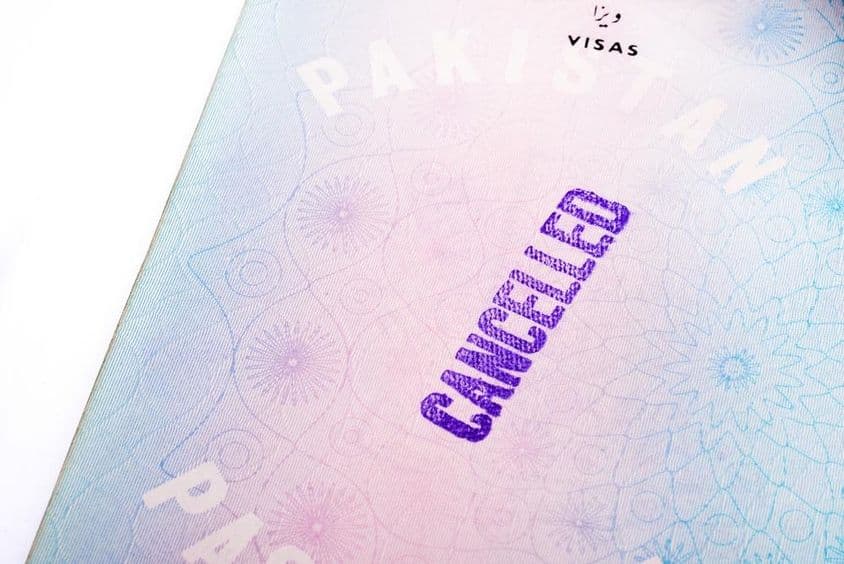 एक पुराने पाकिस्तानी पासपोर्ट पृष्ठ पर बिना वीज़ा स्टाम्प।
