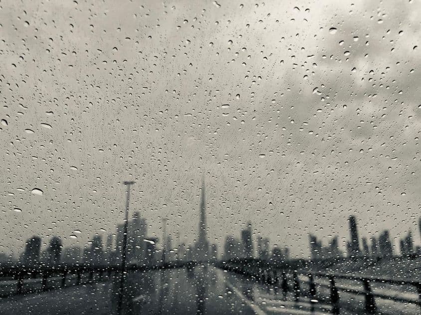 दुबई में बारिश, संयुक्त अरब अमीरात।