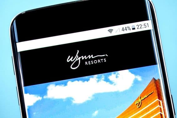स्मार्टफोन स्क्रीन पर प्रदर्शित Wynn Resorts लोगो।
