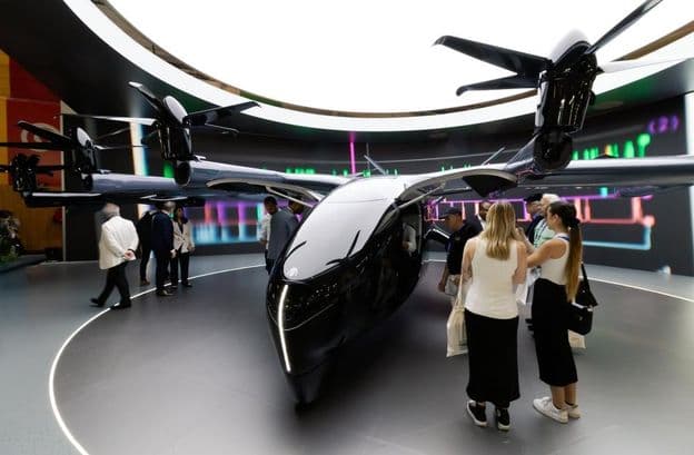 आर्चर एविएशन मिडनाइट इलेक्ट्रिक टैक्सी eVTOL प्रदर्शन पर।