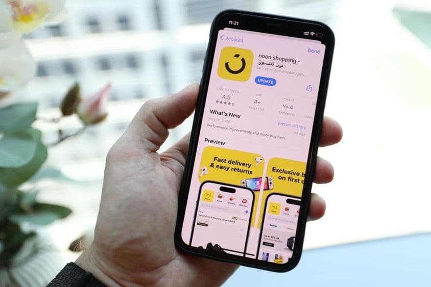 एप्पल iPhone 14 स्मार्टफोन पर नून ऐप।